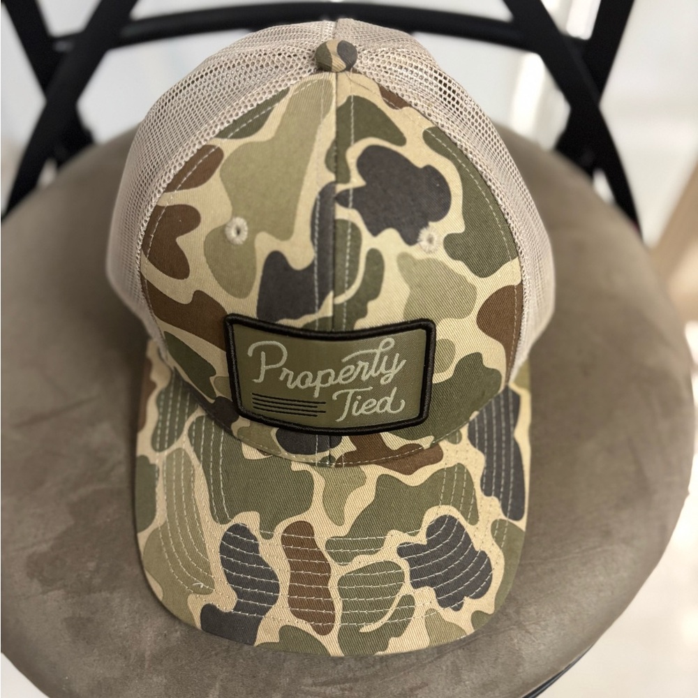 OS Properly Tied Tan/Brown/Green Vintage Camo Sportsman Trucker Hat.  In EUC!
